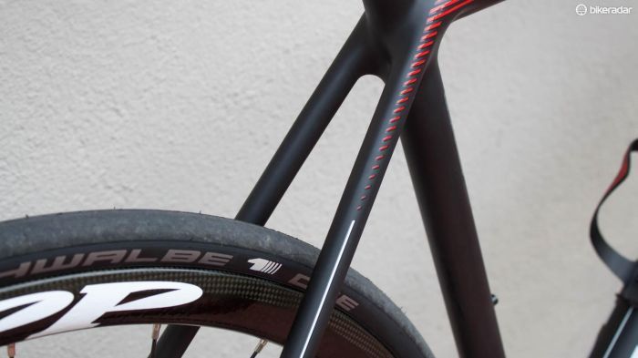 Disc brakes mean no seatstay bridge is required