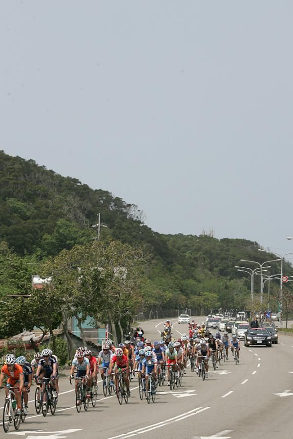 The fifth stage passes along a county highway