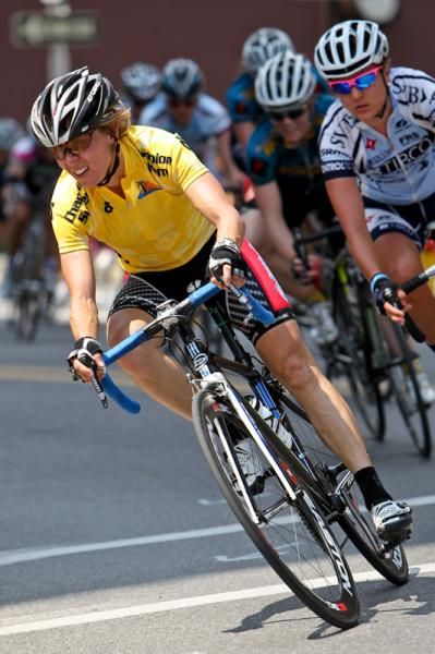 Veronique Fortin (PK Express/HNZ Strategic) tries to lessen her gap on the front group.