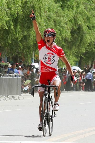 Wu Shengjun (Qinghai) held on to take a great solo win after being away since the 6km mark.