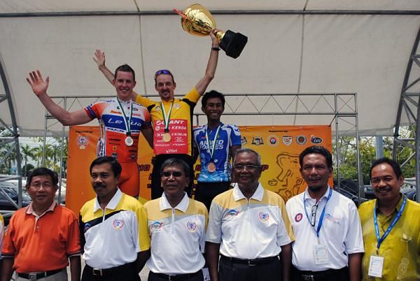 Final GC podium (l-r): Samuel Paul Witmitz, David McCann, Mat Amin Mohd Shahrul.
