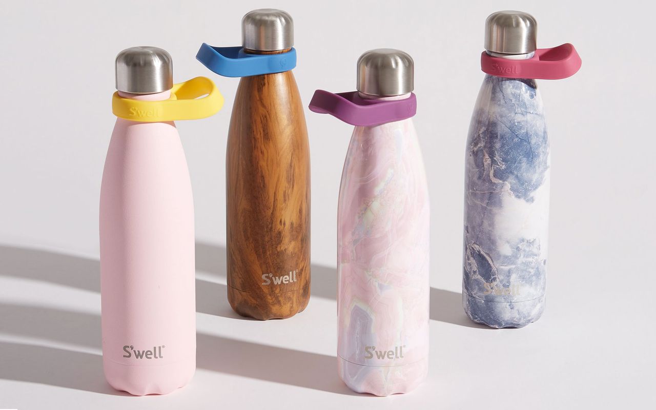 Stainless steel vs plastic water bottles Fit&Well
