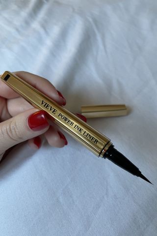 valeza holding vieve power ink eyeliner