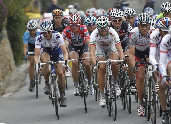 The peloton on the way from Milan to San Remo