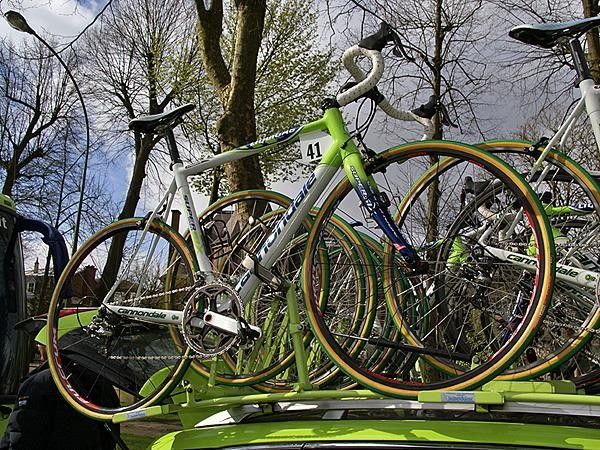 Pozzato's secondary bike was rather similar to the main rig.