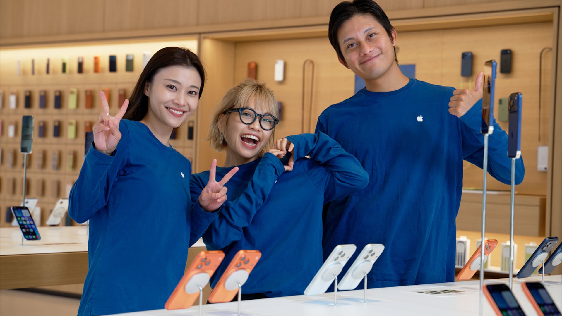 Apple Store employees