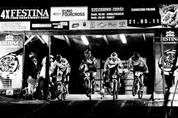 The men are ready to start.