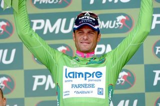 Alessandro Petacchi (Lampre-Farnese Vini) liked green so much he took the jersey back.