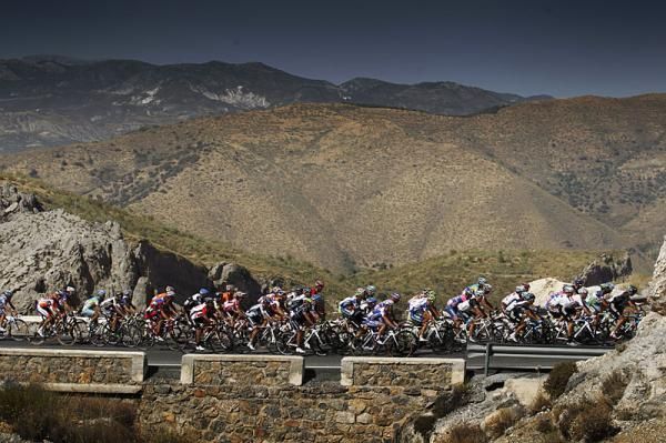 The peloton during stage 4 of the Vuelta a Espana