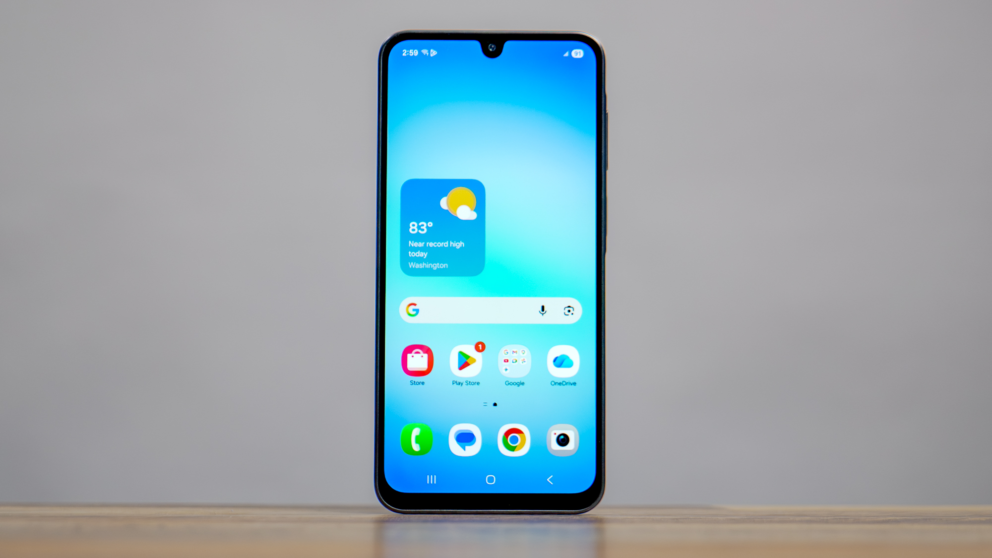 صفحه نمایش سامسونگ گلکسی A17 و صفحه اصلی.