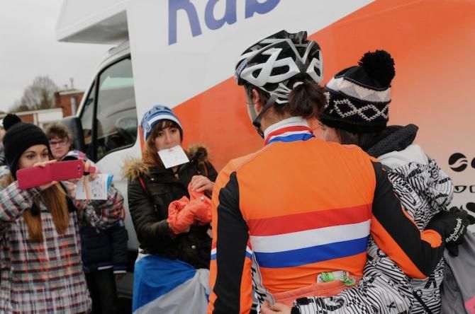 Marianne Vos inspiring some young Dutch fans