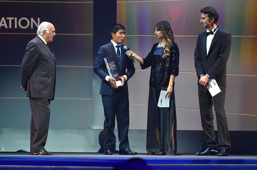 MC Laura Meseguer interviewing Nairo Quintana