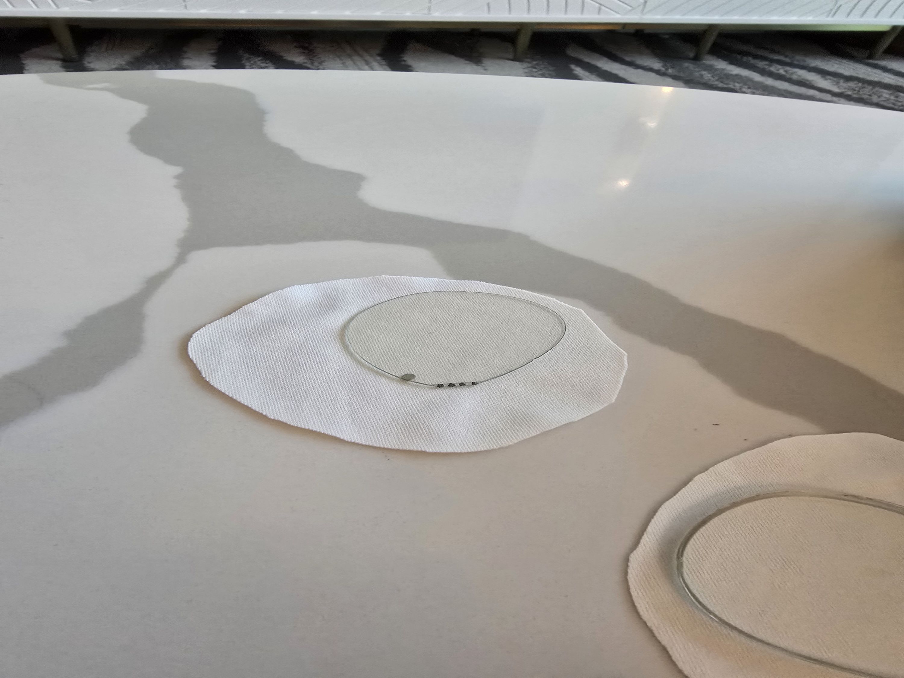 A new type of eyeglass lens developed by IXI can automatically change its focus. Along one edge, you can three dots -- electrical contact points that connect to the eyeglass frames. 