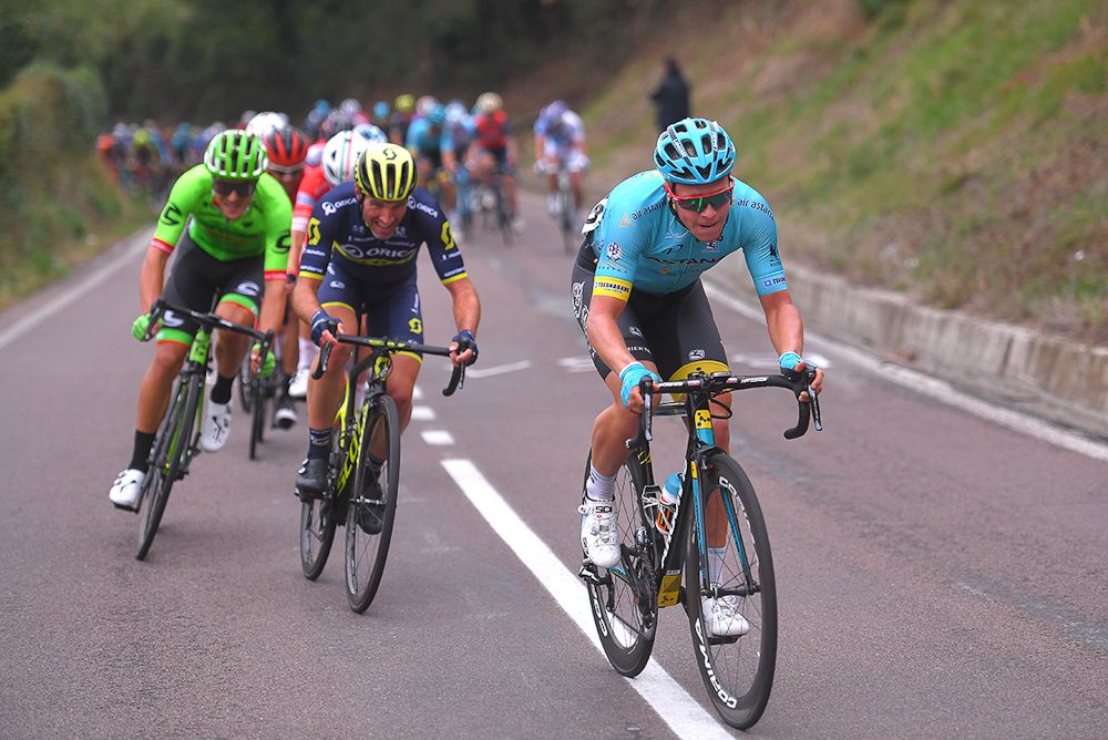 Pello Bilboa, Michael Albasini and Alberto Bettiol attack