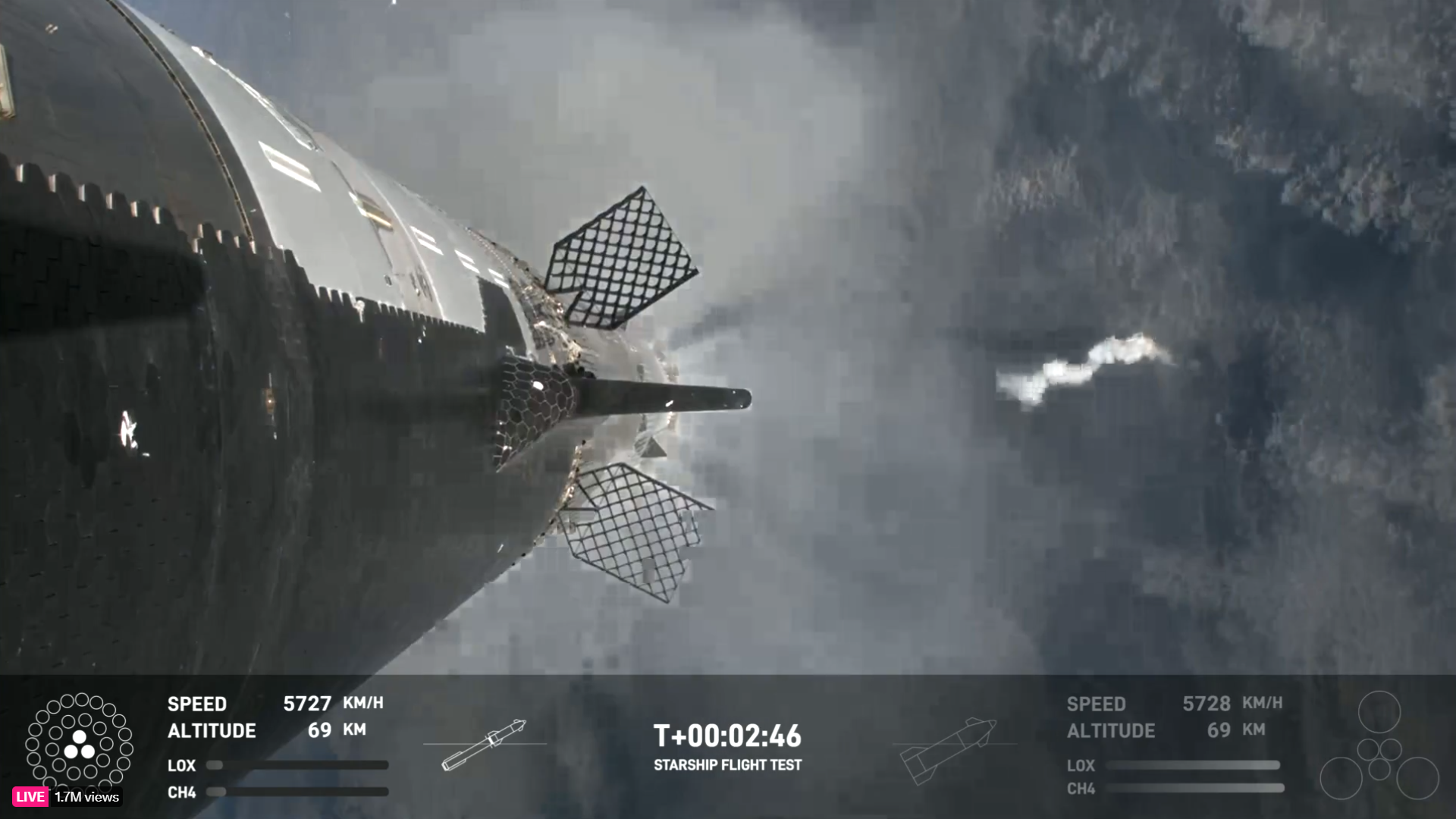 Captura de tela de uma nave espacial voando acima da plataforma de lançamento
