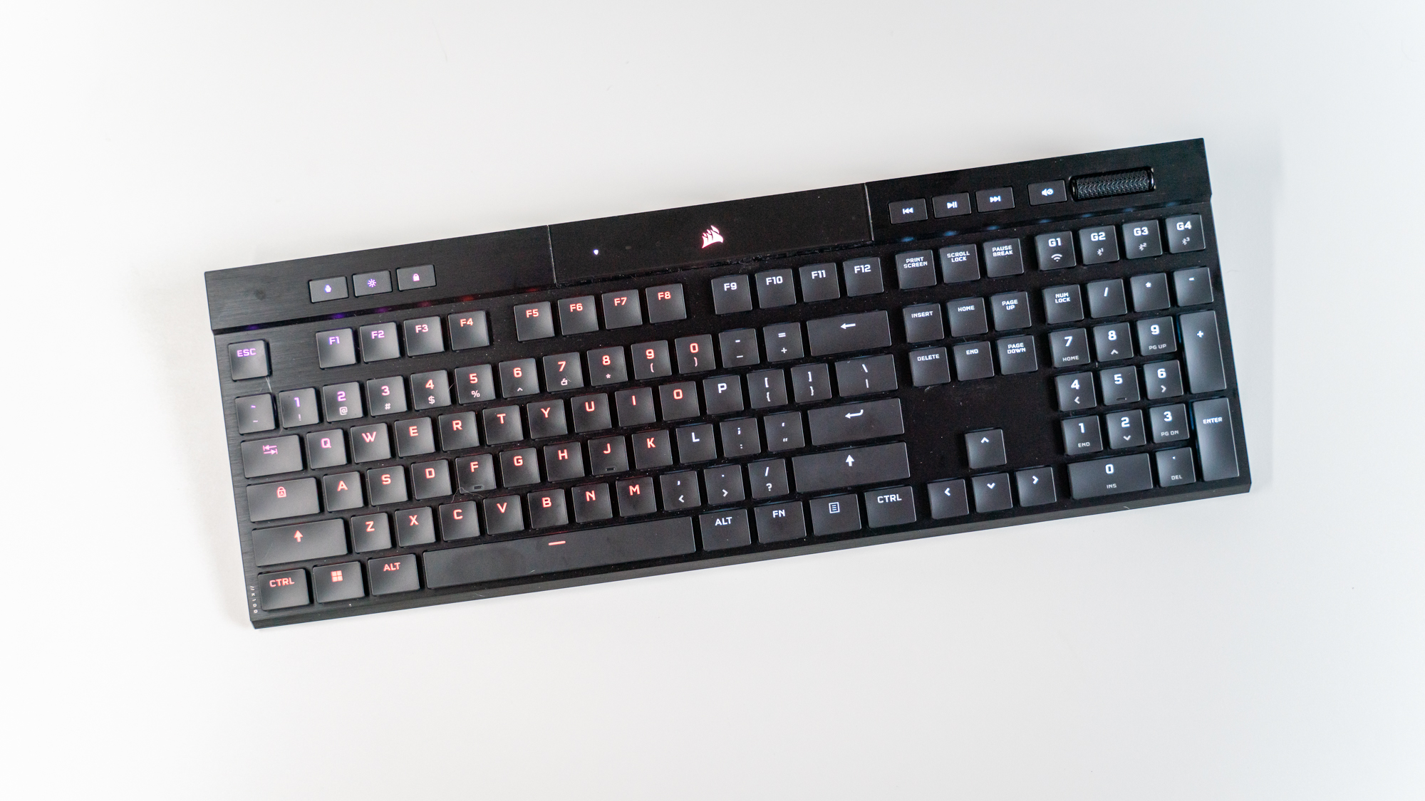 Test Corsair K100 Air Wireless : touches ultra-plates et jeux vidéo  font-ils bon ménage ?