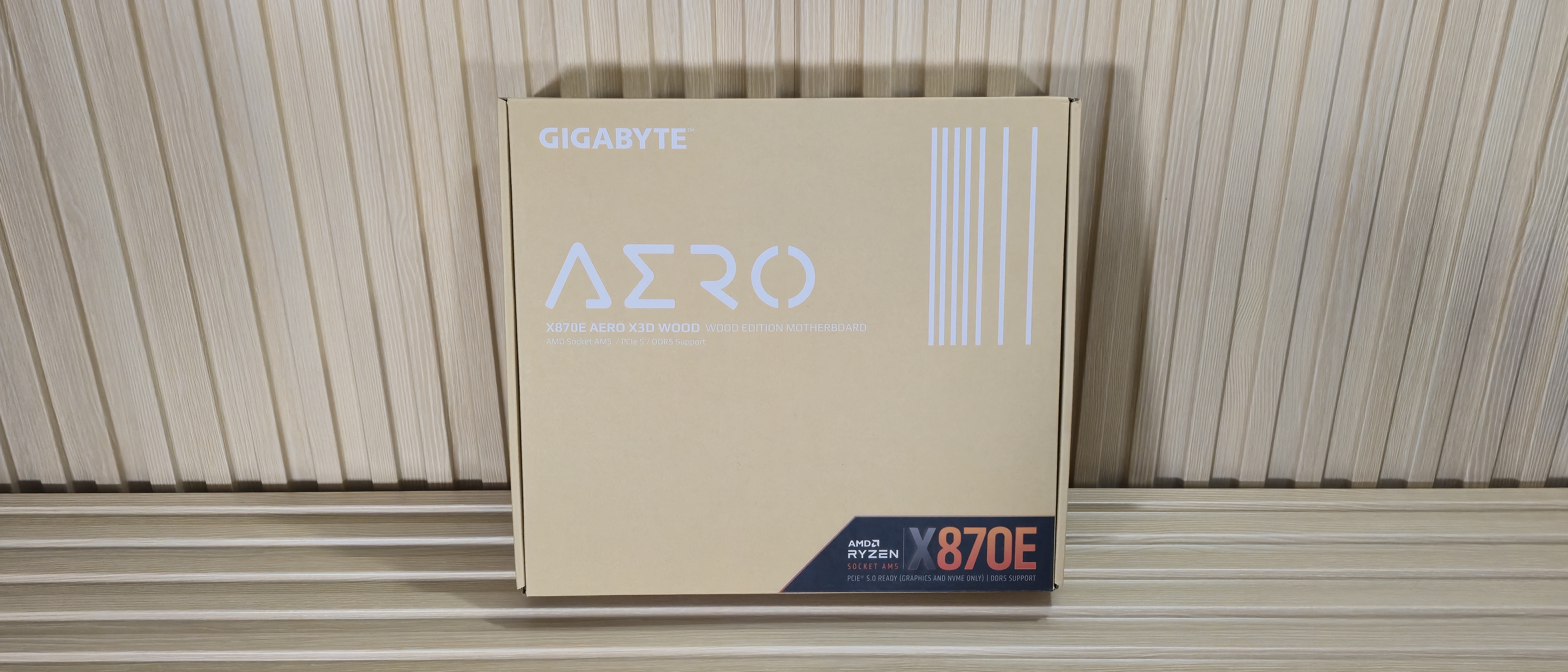 Gigabyte X870E Aero Wood - Packaging
