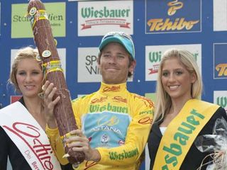Van Avermaet wins stage 6