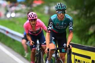 Jai HIndley and Richard Carapaz on stage 20 at the Giro d'Italia