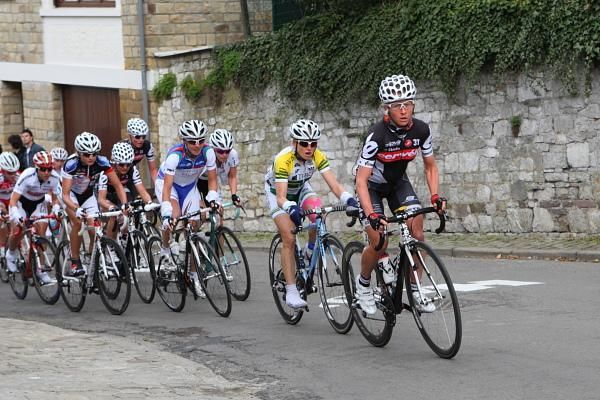 Emma Pooley (Cervelo Test Team) leads on the Mur