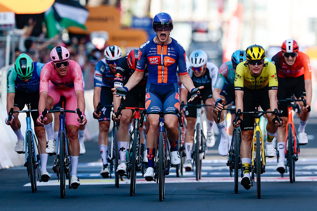 Casper van Uden wins stage 4 at the Giro d&#039;Italia