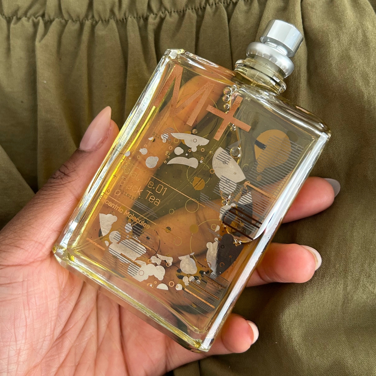 Escentric Molecules Molecules 01 + Black Tea