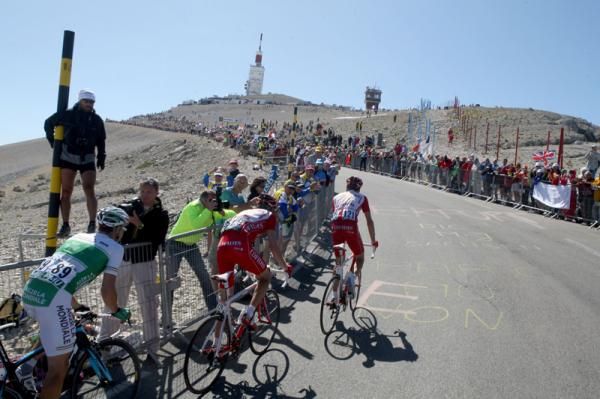 Nicholas Roche (AG2R La Mondiale) follows two Cofidis riders towards the summit