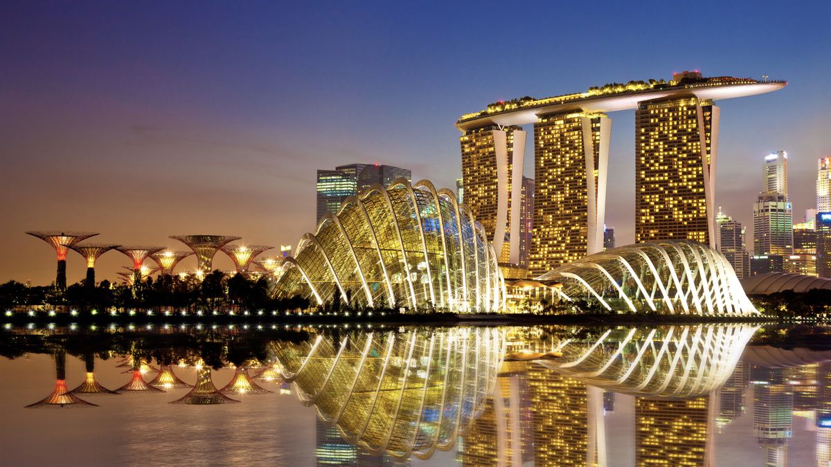 The skyline in Singapore at dusk