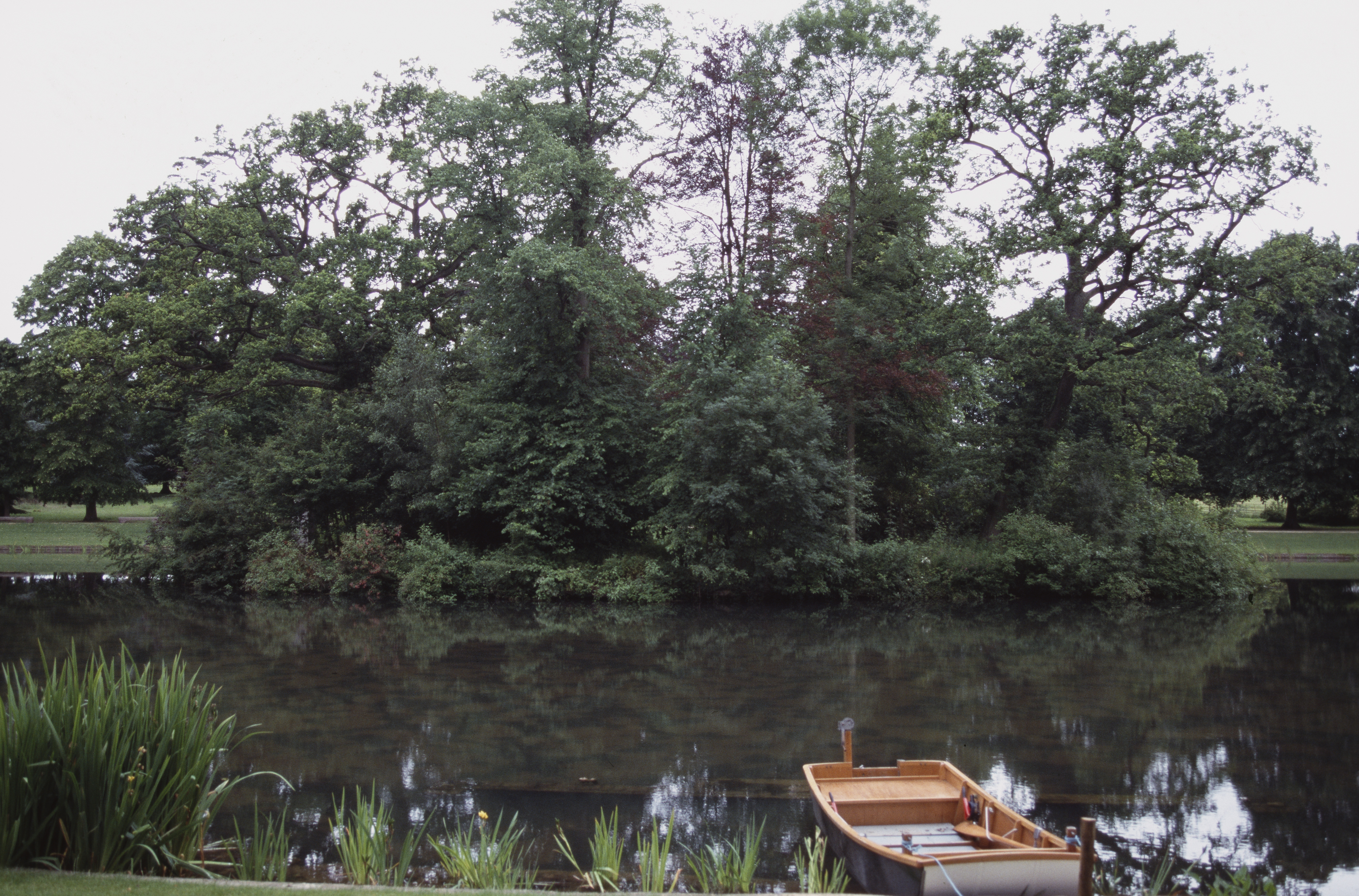 Princess Diana's island grave at Althorp house