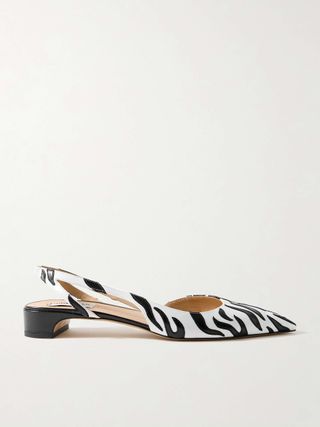 p4UESbVgjh9ygyx5QWVnZ8-320-80 قامت داكوتا جونسون بتبديل الصنادل لاتجاه شقق Slingback