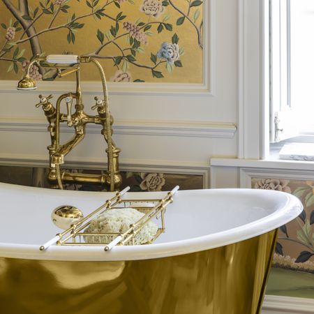 Shiny gold bath