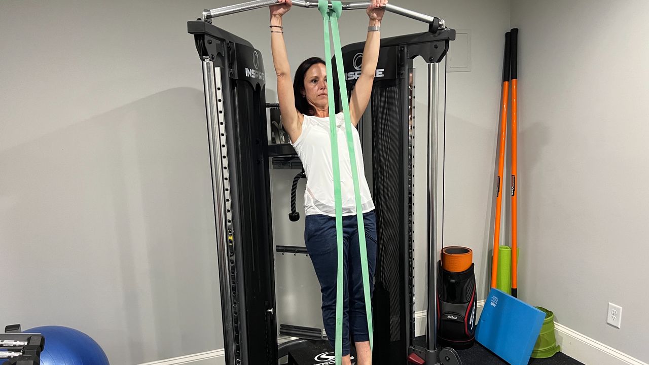 Wendy Batts starting a resistance band pull-up