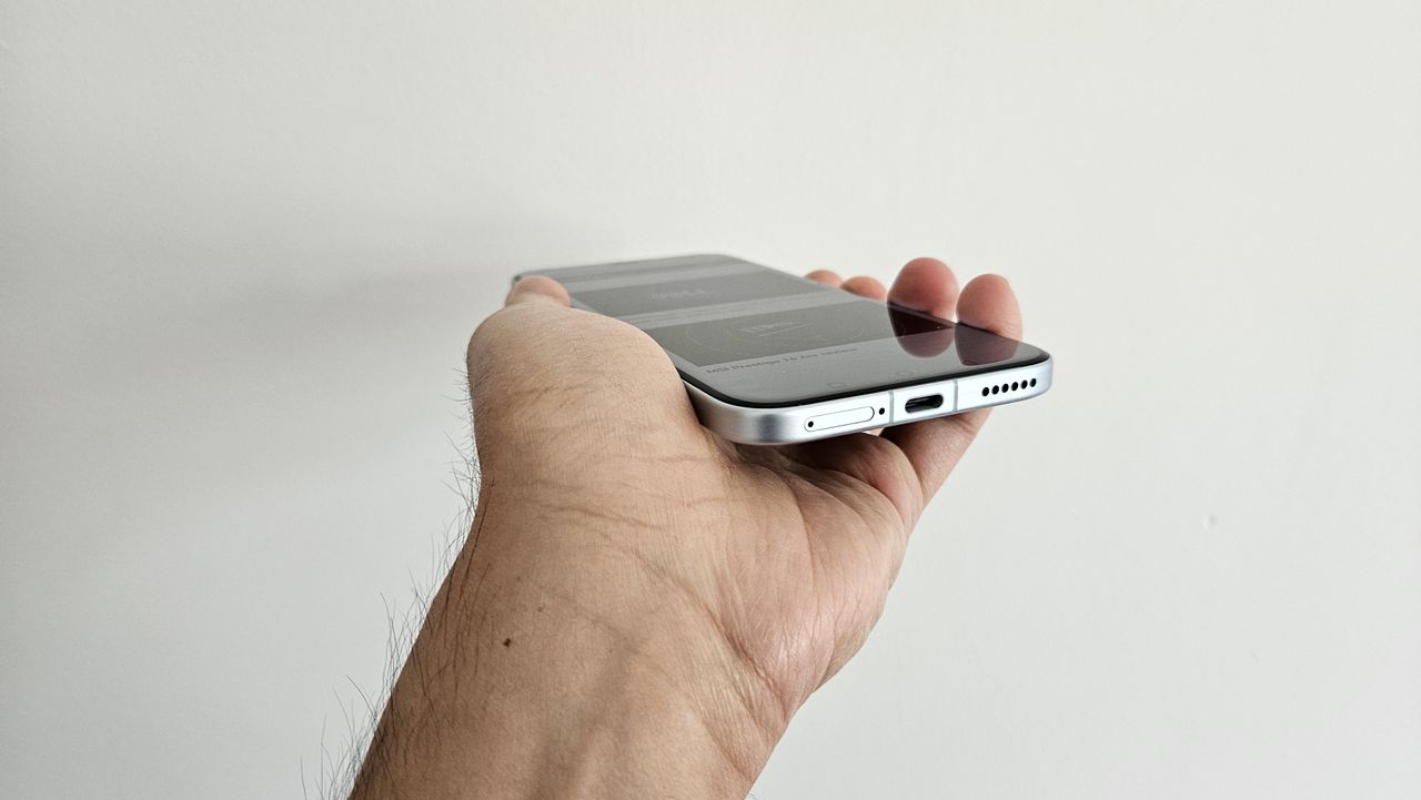 The Honor Magic8 phone