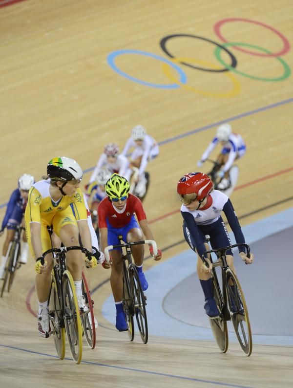 The women look at each other during the omnium scratch race