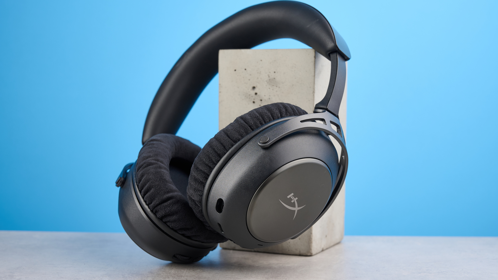 A HyperX Cloud Alpha 2 wireless gaming headset