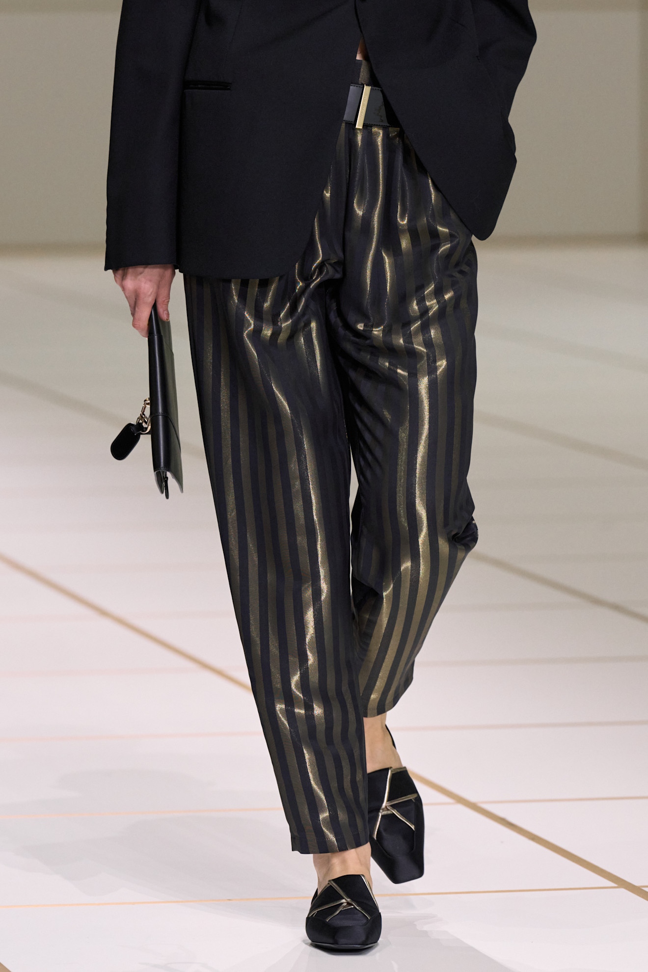 detail shot of the shoes at giorgio armani s/s 27 show.