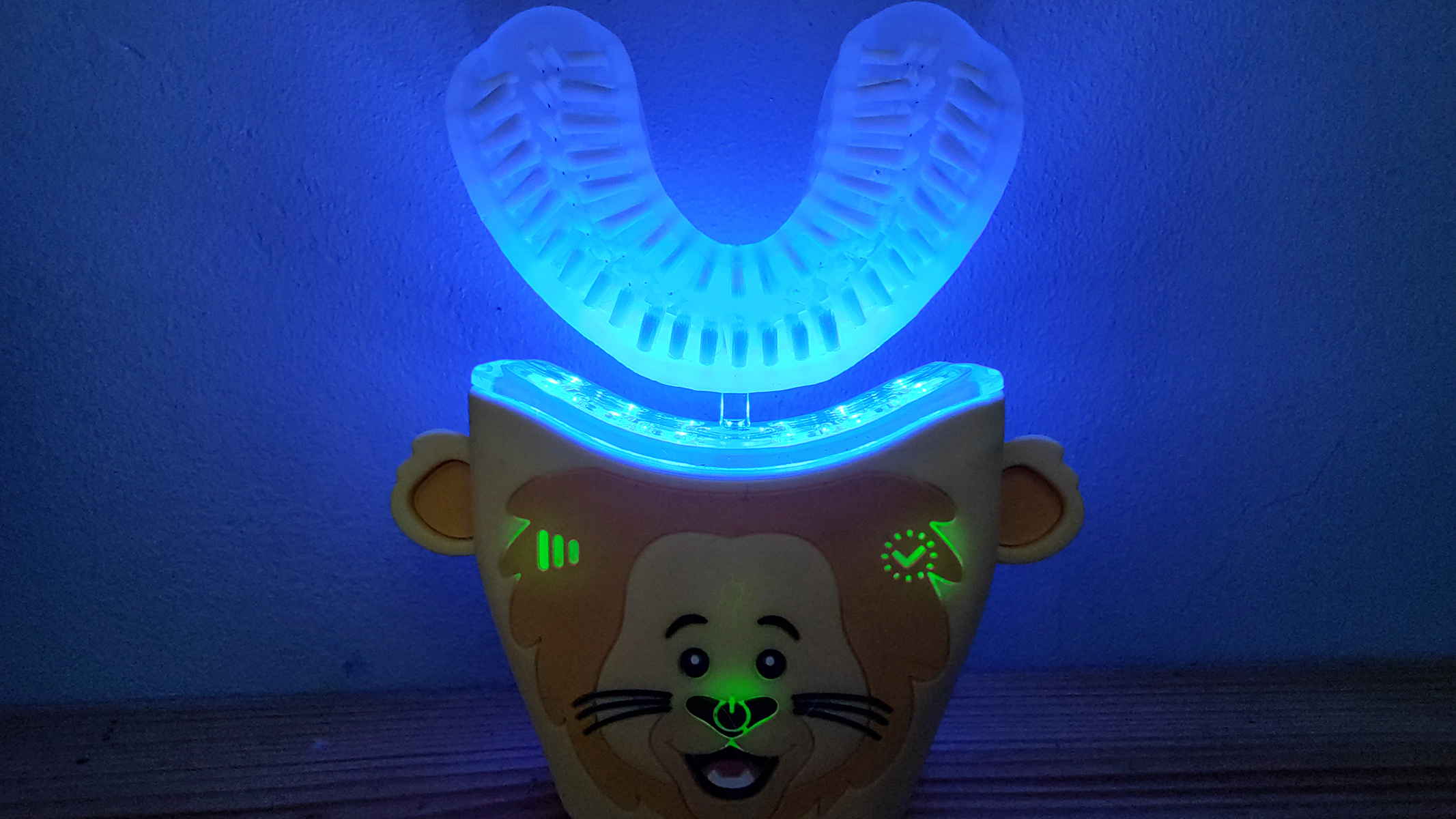 The front of the AutoBrush Sonic Pro for Kids with the buttons illuminated.