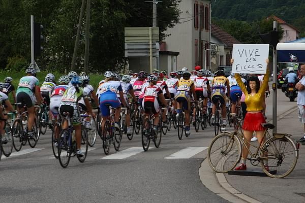 Saint Die des Vosges sends the peloton on its way.