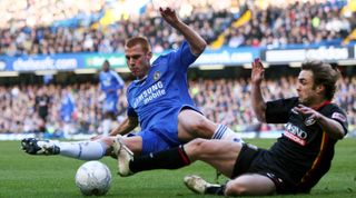 LONDON - FEBRUARY 16: Steve Sidwell of Chelsea challenges Chris Brandon of Huddersfield during the e.on sponsored FA Cup 5th Round match between Chelsea and Huddersfield Town at Stamford Bridge on February 16, 2008 in London, England. (Photo by Mike Hewitt/Getty Images)