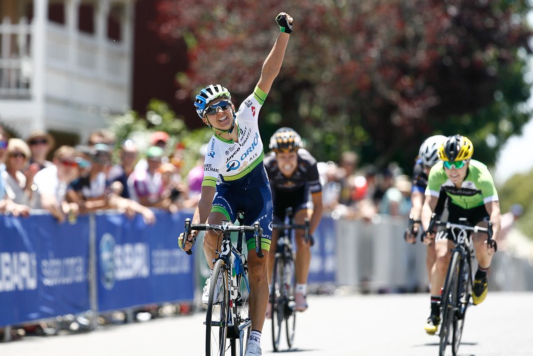 Katrin Garfoot (Orica-AIS) punches the air