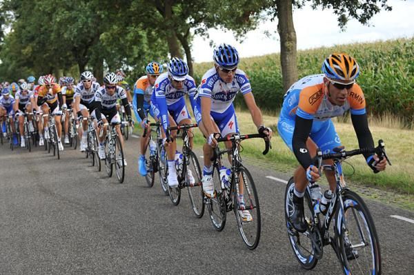 Canadian Svein Tuft (Garmin-Slipstream) leads the peloton in Vuelta a Espa&ntilde;a stage two.