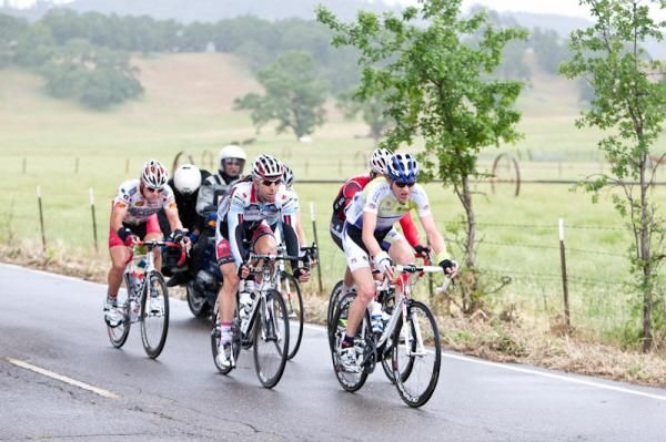The lead group battles on as the road starts to get wet.