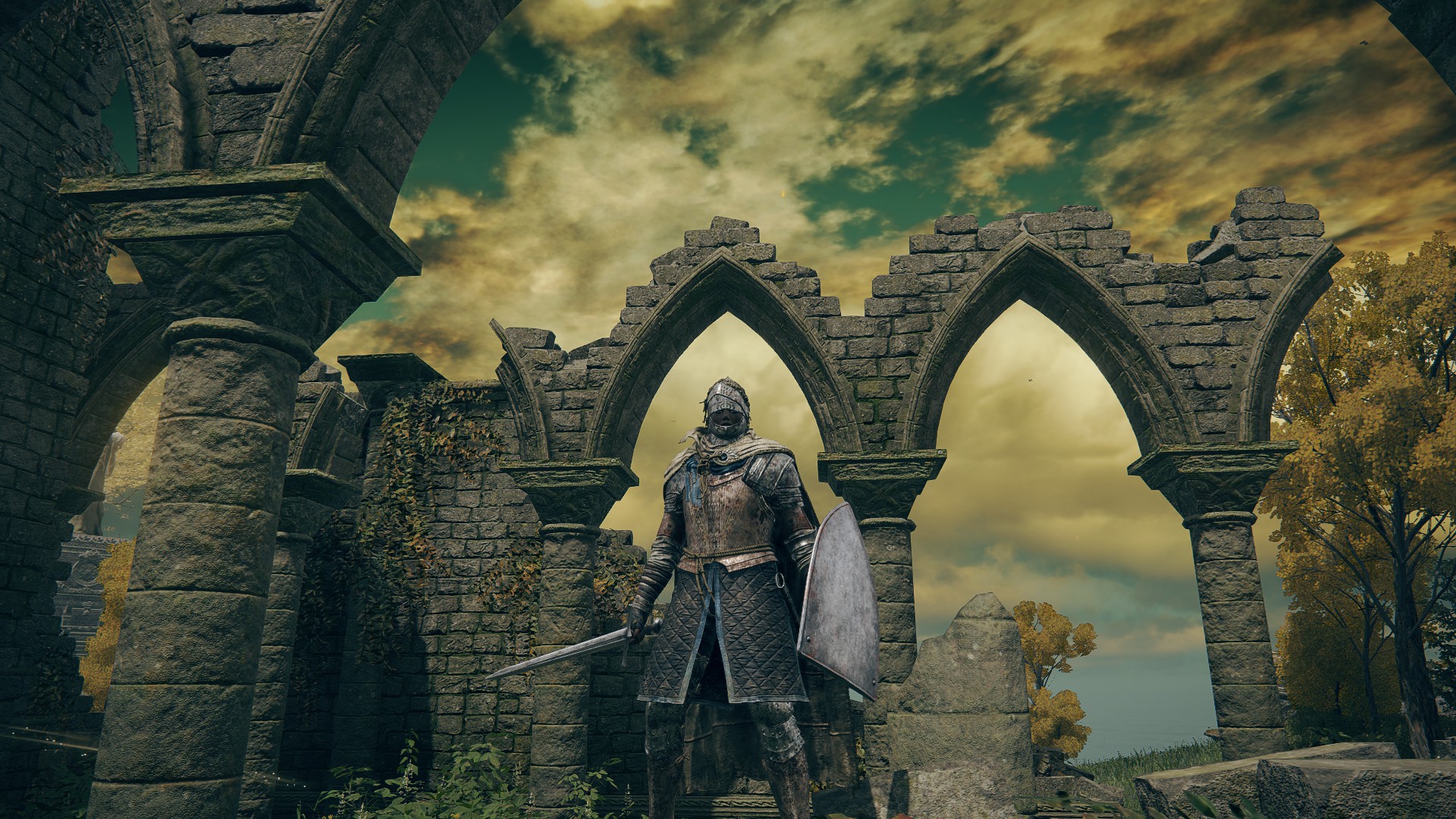 Класс Elden Ring — Бродяга — игрок стоит в стартовой броне, с мечом и щитом в руках в церкви Эллех.