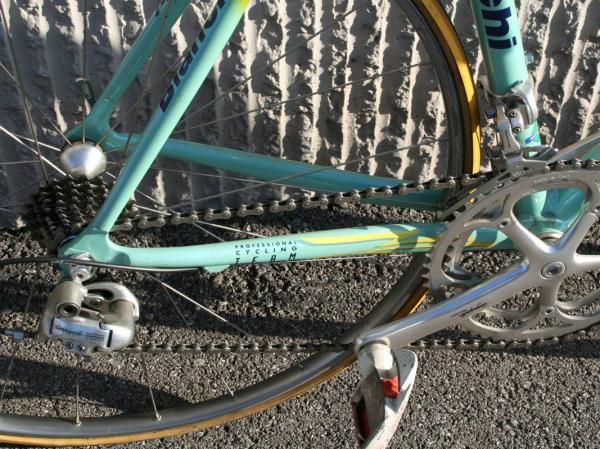 These chain stays would look relatively small as compared to modern carbon bikes but that didn't stop Pantani from flying up the mountainsides.