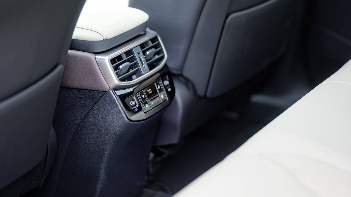 2026 Lexus RX 450h+ review.