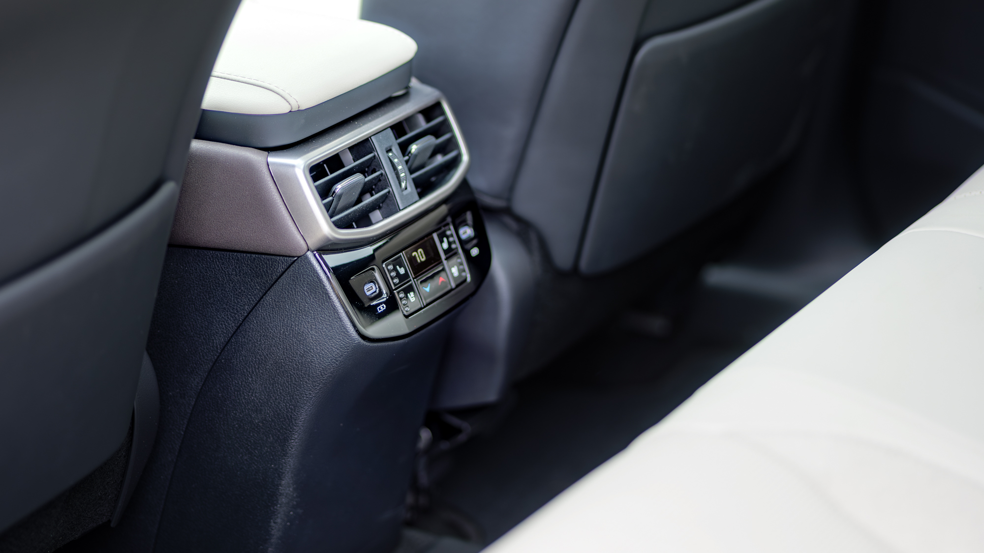 2026 Lexus RX 450h+ review.