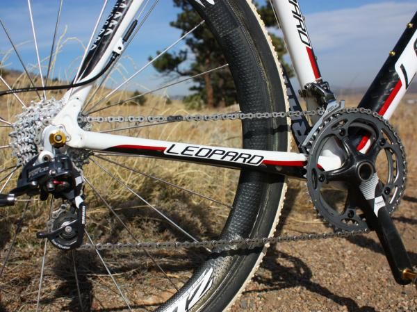 The chain stays start out tall at the bottom bracket but quickly transition to mostly round and stay that way through to the alloy dropouts.