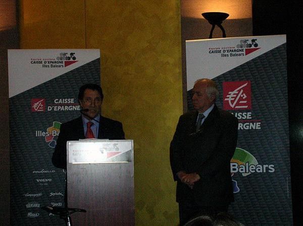 Team GM Echavarri shares the stage with Caisse d'Epargne's Charles Milhaud