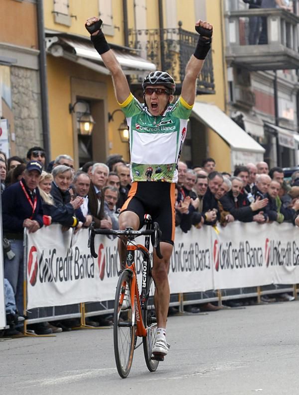 Przemyslaw Niemiec (Miche) wins stage three, his first victory of the season.