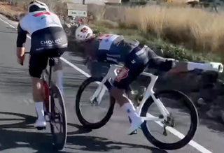 Mathieu van der Poel miraculously avoids crash in training sprint against amateur – video